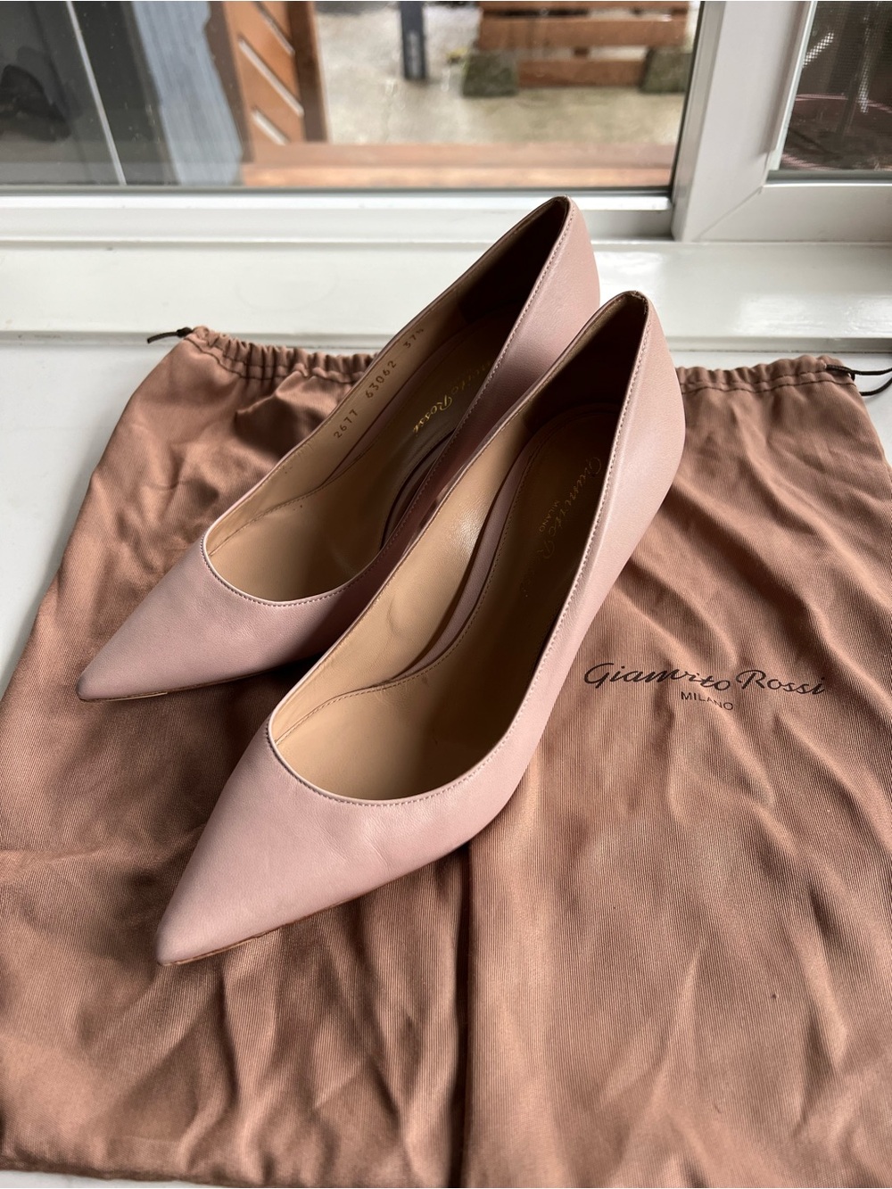 Gianvito Rossi Blush Pink Pointed-Toe Leather Pumps - Picture 2 of 6